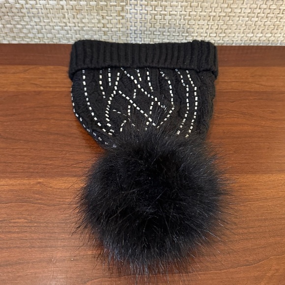 🌟HP🌟NWOT Faux Fur Pom Pom with Faux Gem Trim Hat - Picture 8 of 10